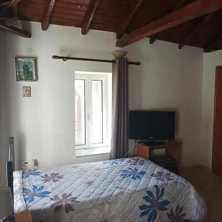 Fraoulitsa Hébergement de vacances *