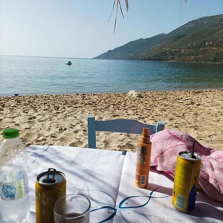 Fraoulitsa Hébergement de vacances *
